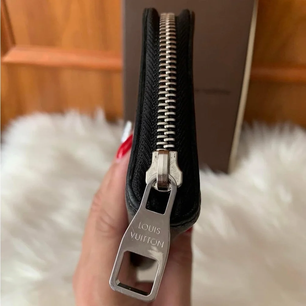 Sold🔔🔔🔔LV Taiga Long Zippy Wallet
Unisex❤️💗 - Picture 6 of 16